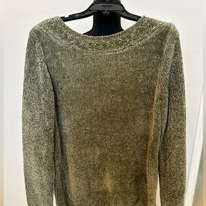 Olive Green Knit Sweater. Size XL. NWOT
Women
Sweaters
Scoop neck